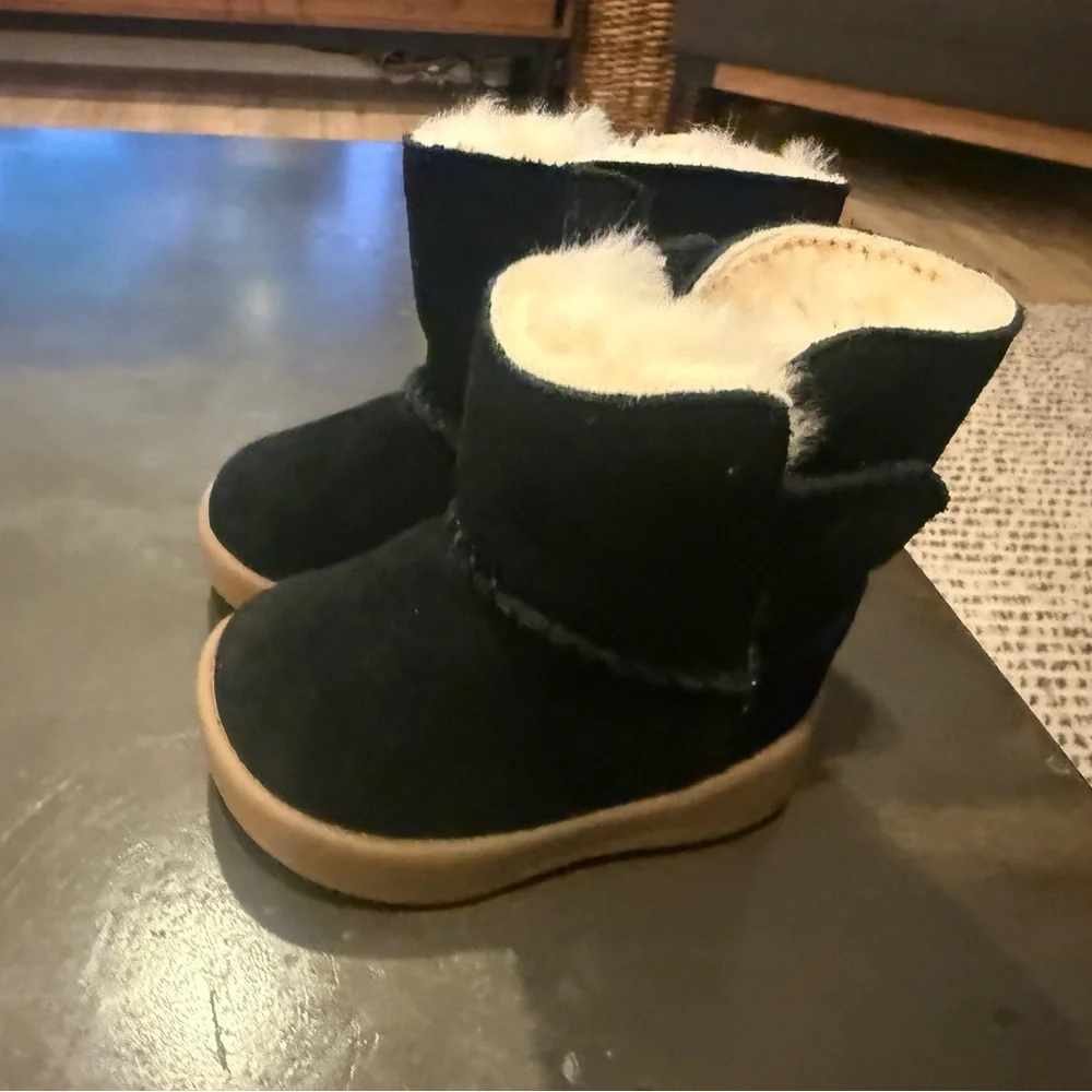 Baby Newborn UGG Keelan Black Suede Fur Crib Boots  Size 0/1  0-6 month, NWOT